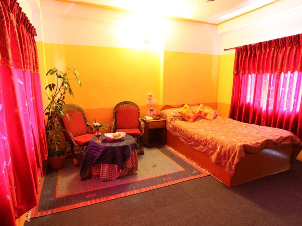 Trekkers Lodge Pokhara Room photo